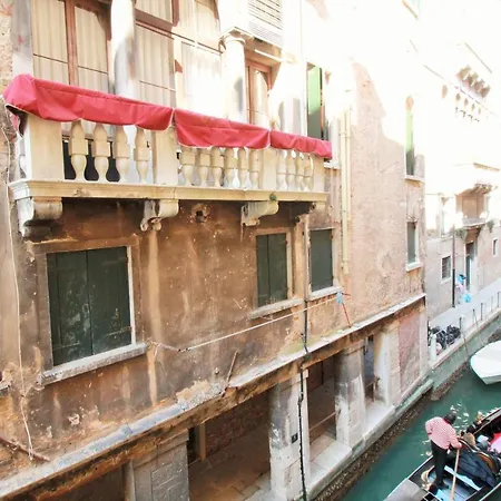 Lägenhet San Marco With Canal View